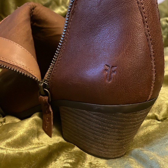 FRYE Judith Zip Bootie 10M Whiskey Leather Side Zip Ankle Boots - Picture 10 of 10